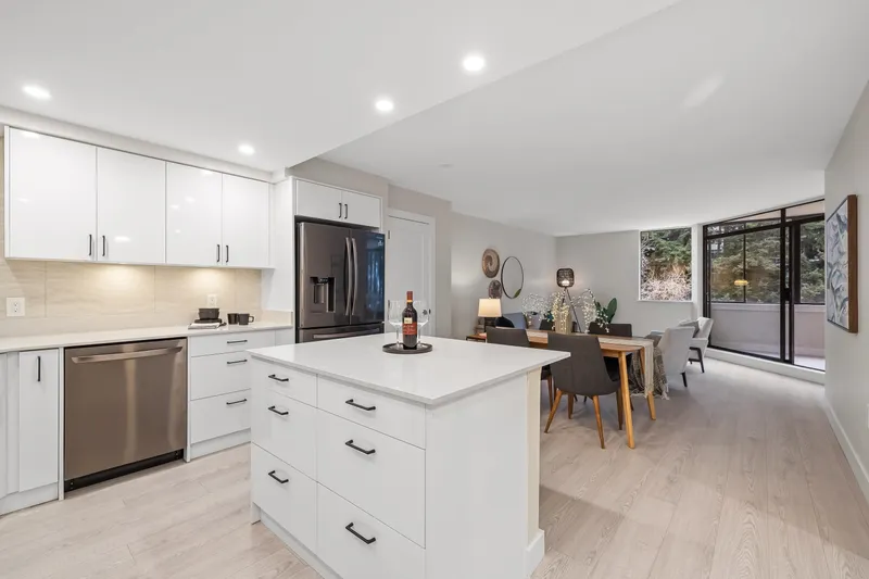 304 1480 FOSTER STREET - photo 4 of 21