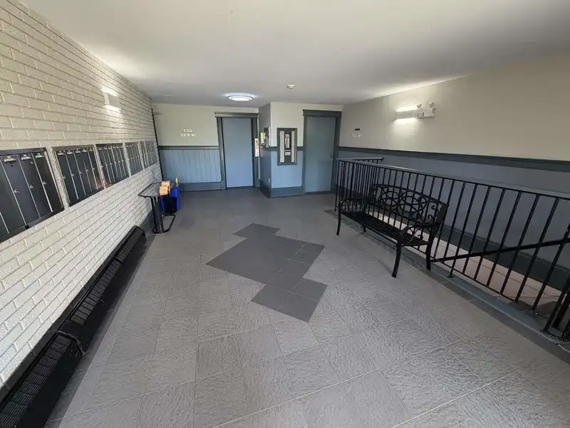 208 1045 HOWIE AVENUE - photo 2 of 14