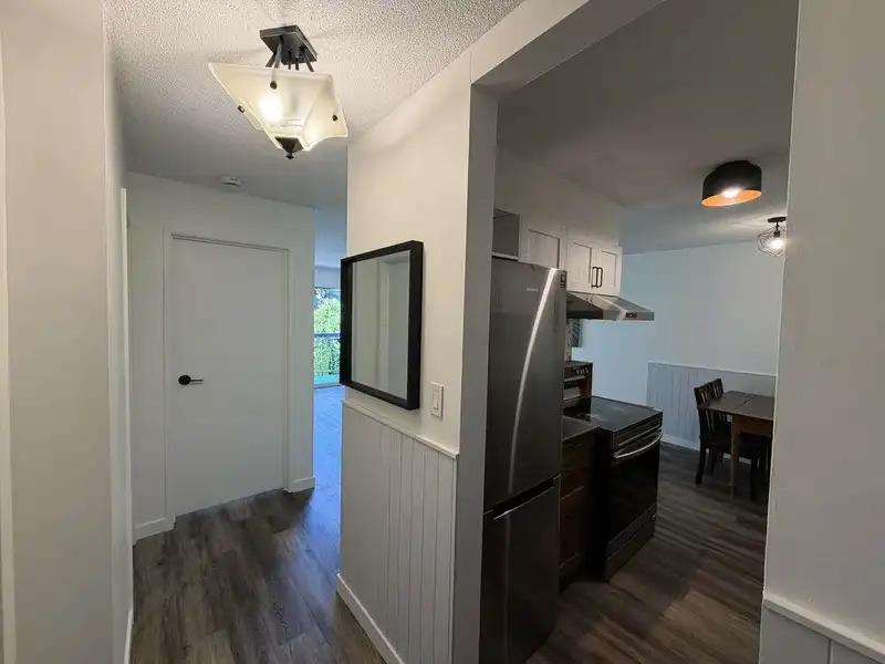 208 1045 HOWIE AVENUE - photo 4 of 14