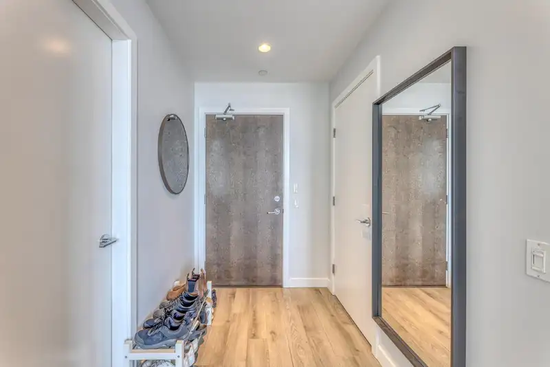 1502 200 NELSON'S CRESCENT - photo 3 of 25