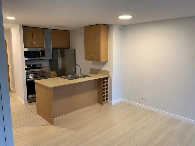 908 909 MAINLAND STREET - photo 1 of 10