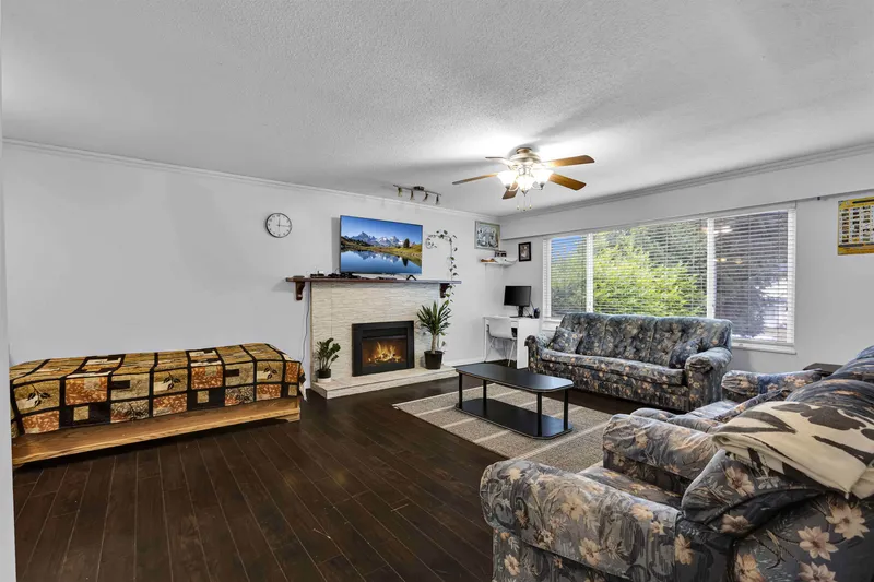 11780 85A AVENUE - photo 3 of 25