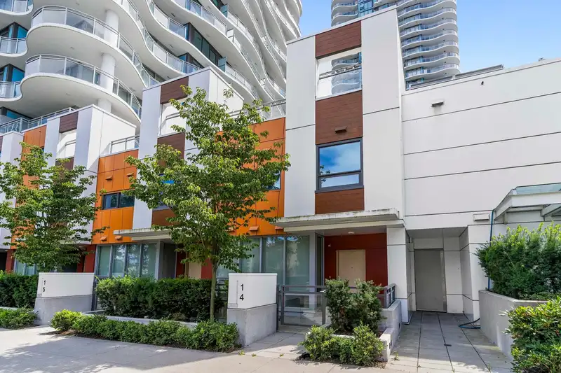 TH14 13318 104 AVENUE - photo 1 of 35