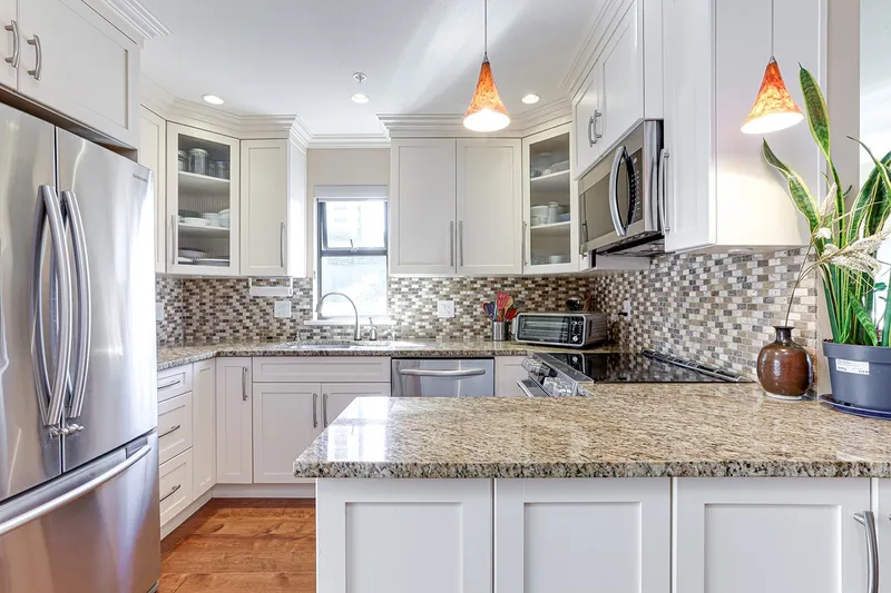 5 890 BROUGHTON STREET - photo 3 of 25