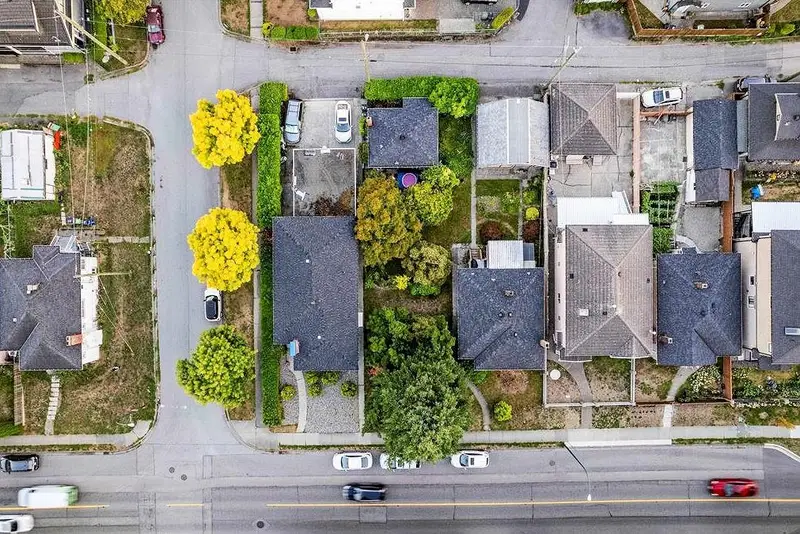 1280 E 33RD AVENUE - photo 2 of 7