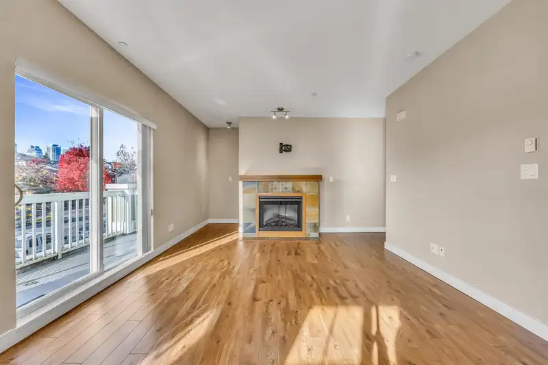 157 7388 MACPHERSON AVENUE - photo 3 of 28