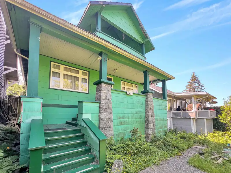 3450 OXFORD STREET - photo 1 of 11