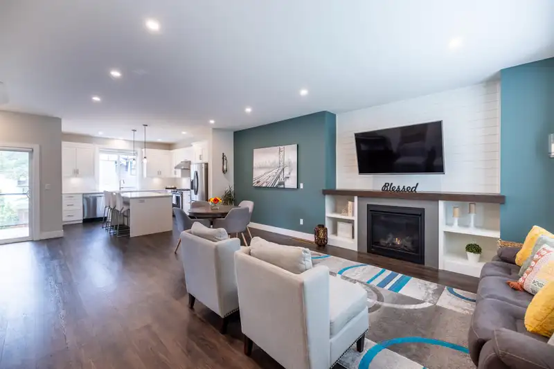 10 34121 GEORGE FERGUSON WAY - photo 3 of 26