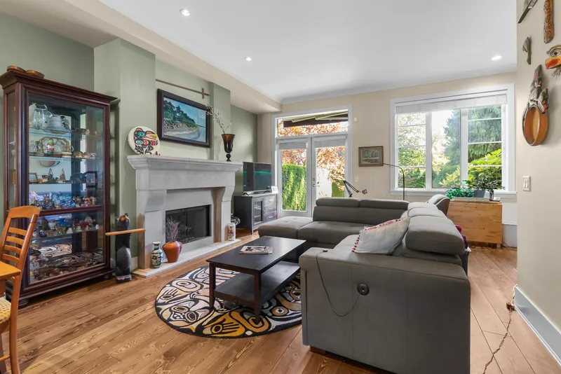 420 2580 LANGDON STREET - photo 2 of 25