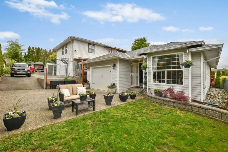 7461 MURRAY STREET - photo 3 of 32