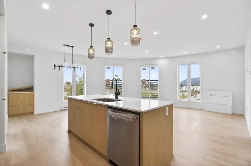 403 46185 THOMAS ROAD - photo 1 of 14