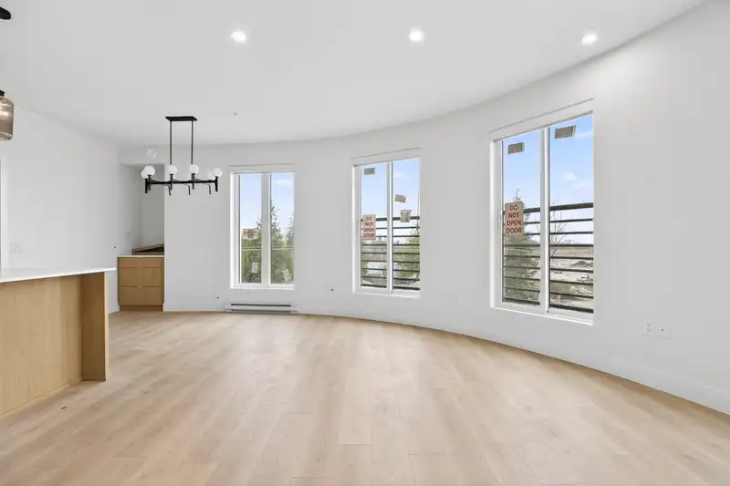 403 46185 THOMAS ROAD - photo 3 of 14