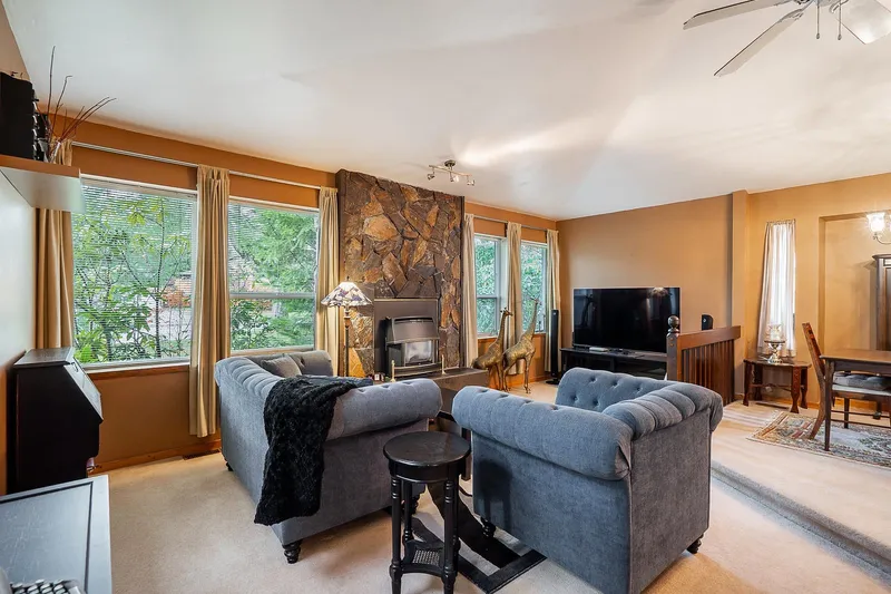 9120 145A STREET - photo 3 of 25