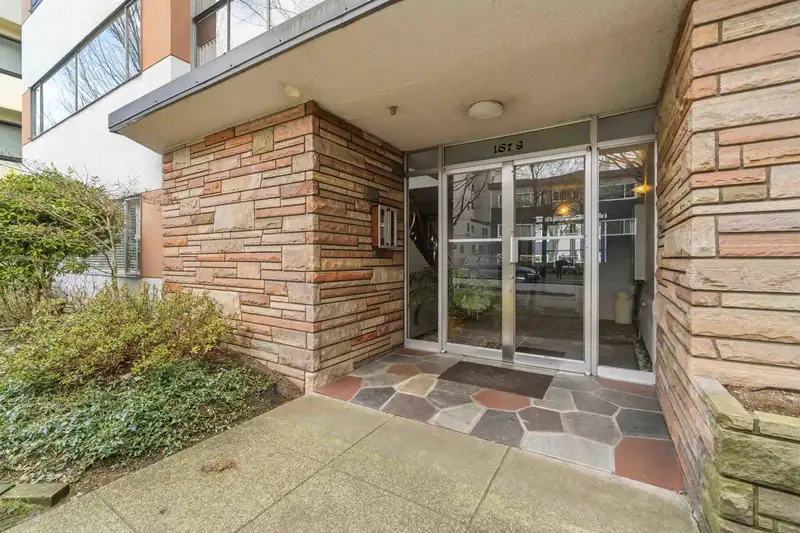 107 1879 BARCLAY STREET - photo 4 of 21