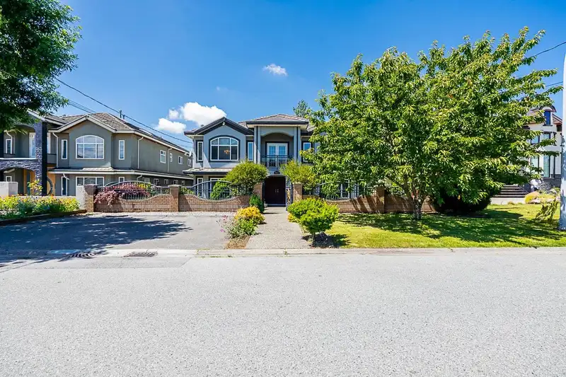 7933 123 STREET - photo 1 of 40