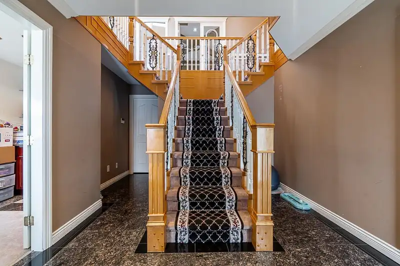 7933 123 STREET - photo 4 of 40