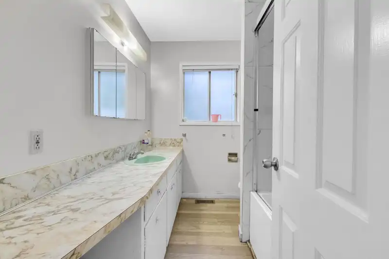 9892 130 STREET - photo 3 of 10