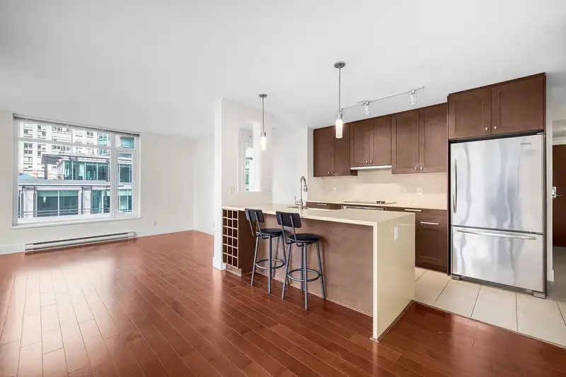 801 888 HOMER STREET - photo 3 of 27