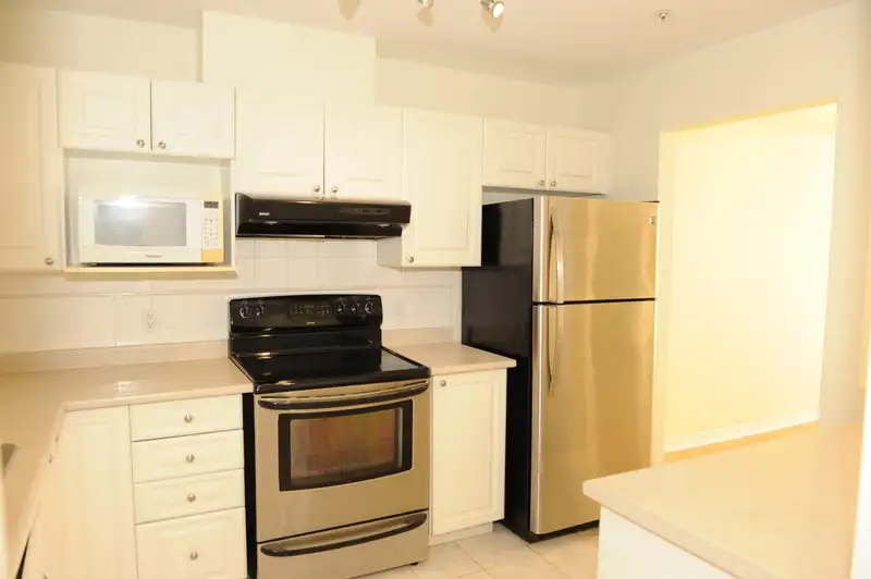 105 9650 148 STREET - photo 4 of 40