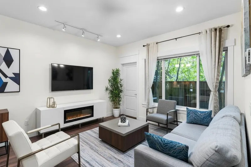 8 7298 199A STREET - photo 2 of 20