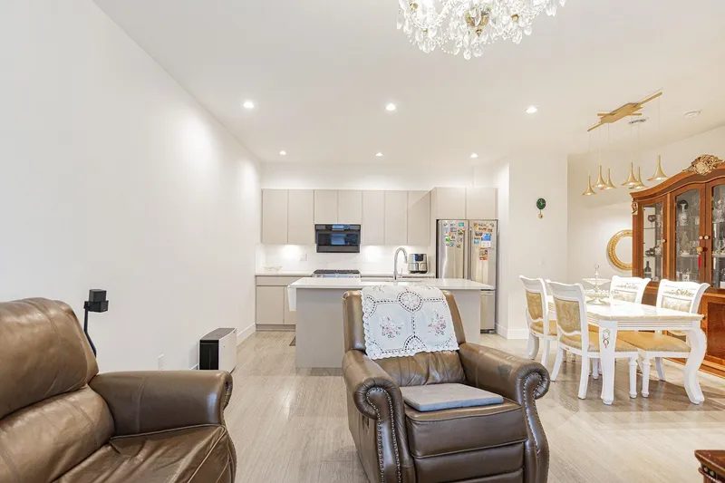 152 16433 19 AVENUE - photo 3 of 25