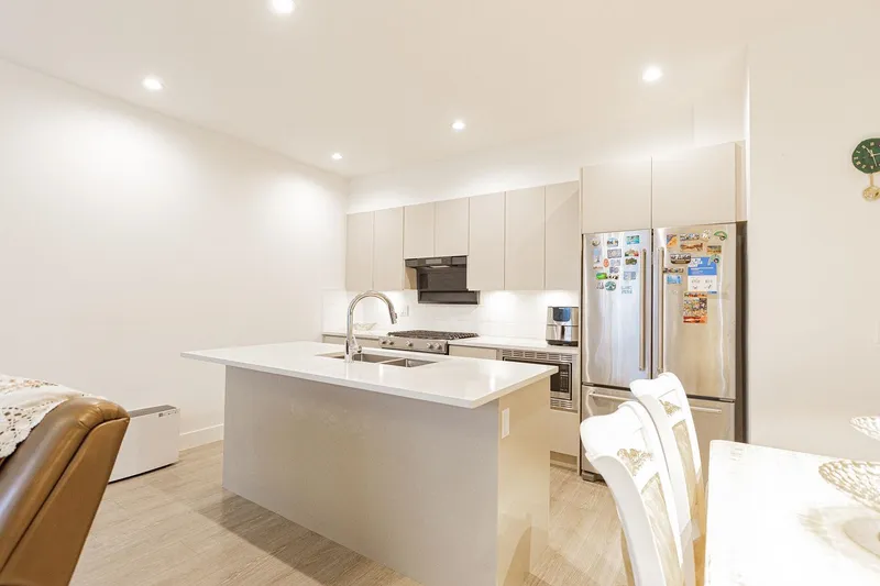 152 16433 19 AVENUE - photo 4 of 25