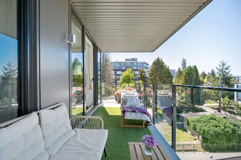 510 4427 CAMBIE STREET - photo 2 of 31