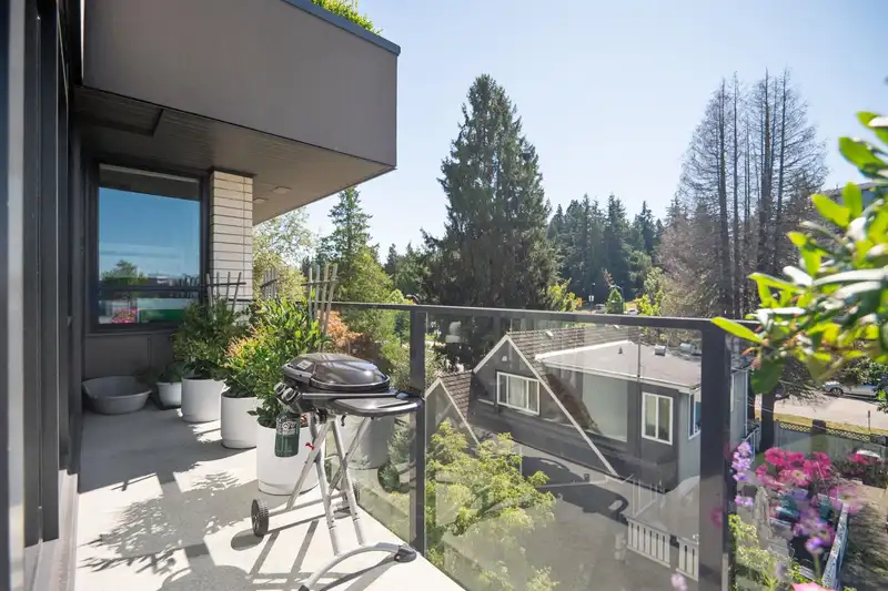 510 4427 CAMBIE STREET - photo 3 of 31