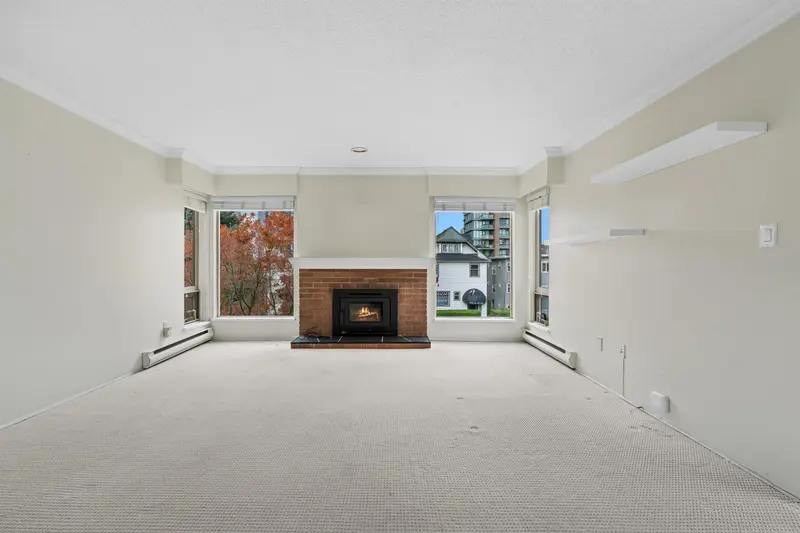 306 1260 W 10TH AVENUE - photo 2 of 14