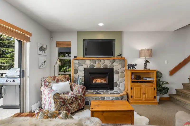 40 4737 SPEARHEAD DRIVE - photo 4 of 28