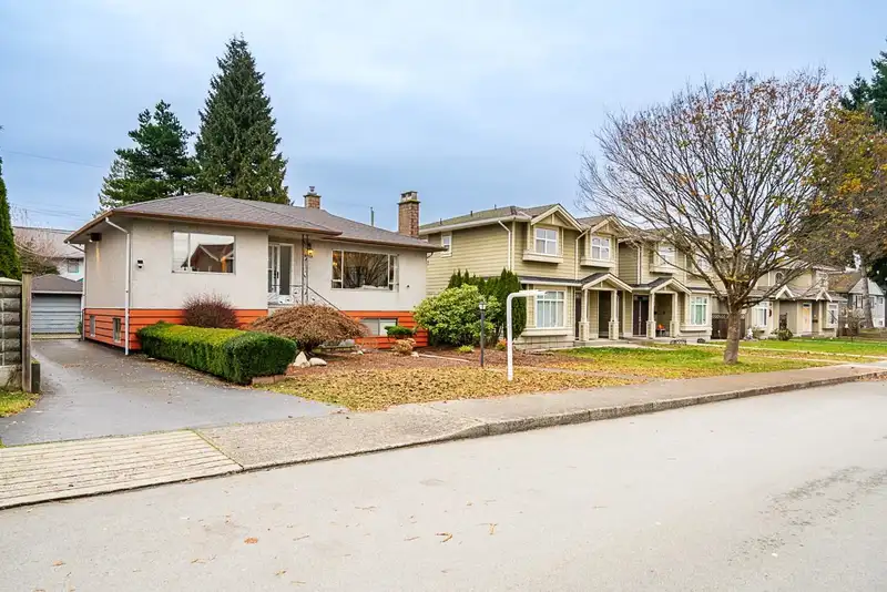 6779 ELWELL STREET - photo 2 of 33