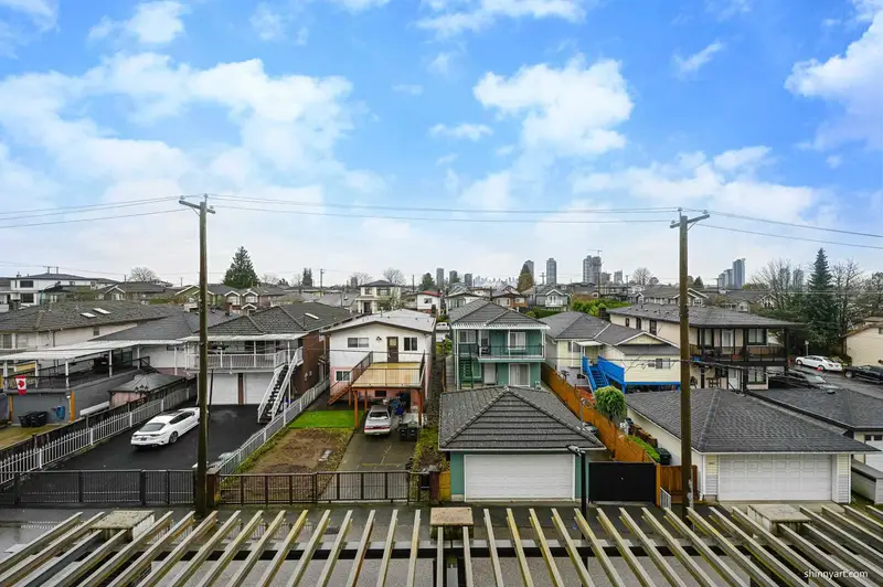 306 438 GAMMA AVENUE - photo 2 of 19