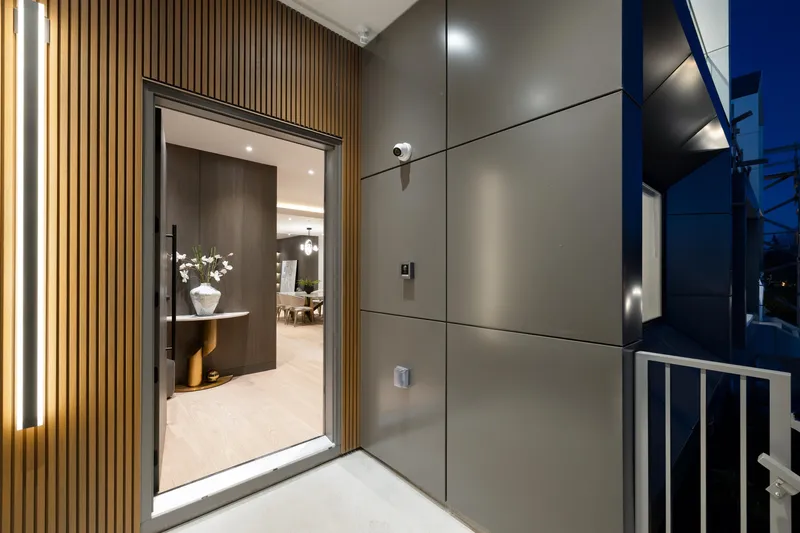 838 E 14TH STREET - photo 3 of 25