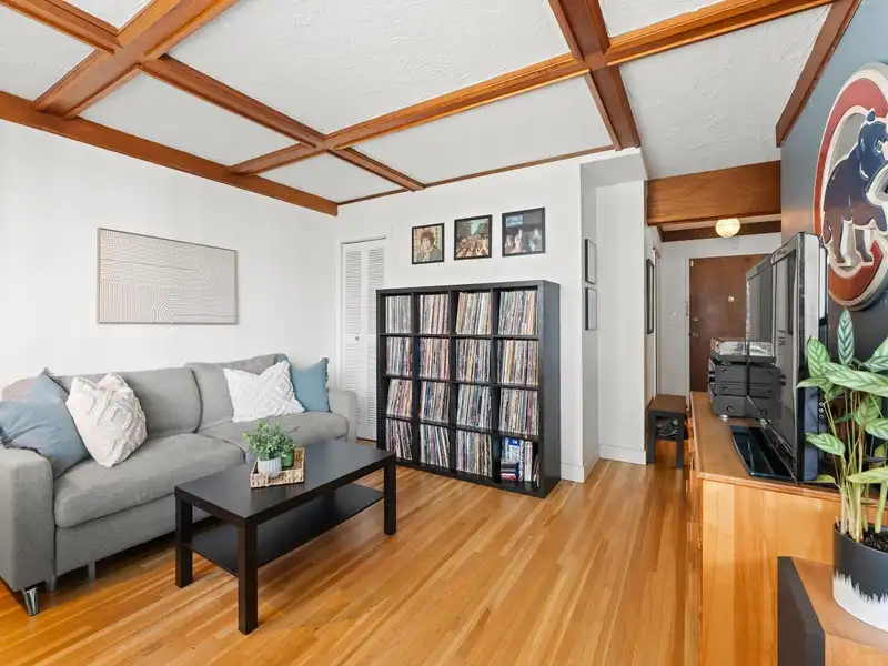 304 1975 PENDRELL STREET - photo 4 of 22