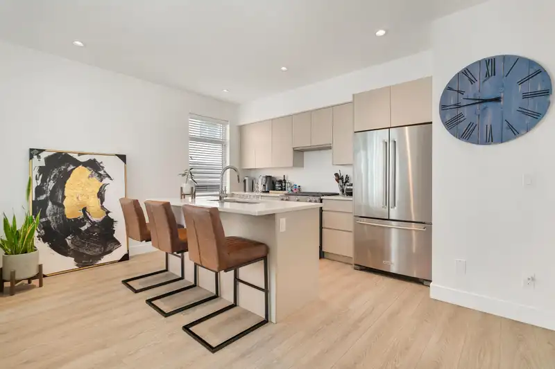 128 16433 19 AVENUE - photo 2 of 32