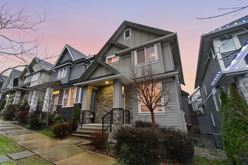 2112 165A STREET - photo 1 of 25