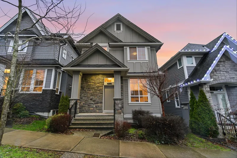 2112 165A STREET - photo 2 of 25