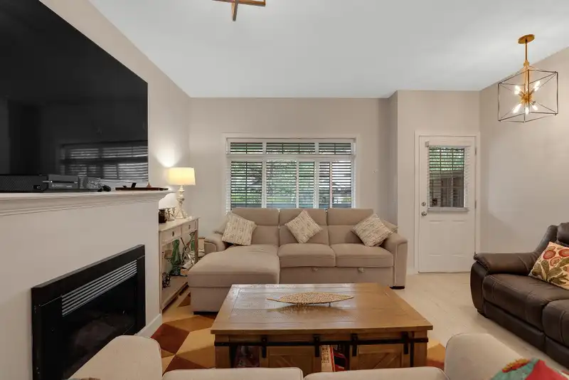 12 6852 193 STREET - photo 4 of 18