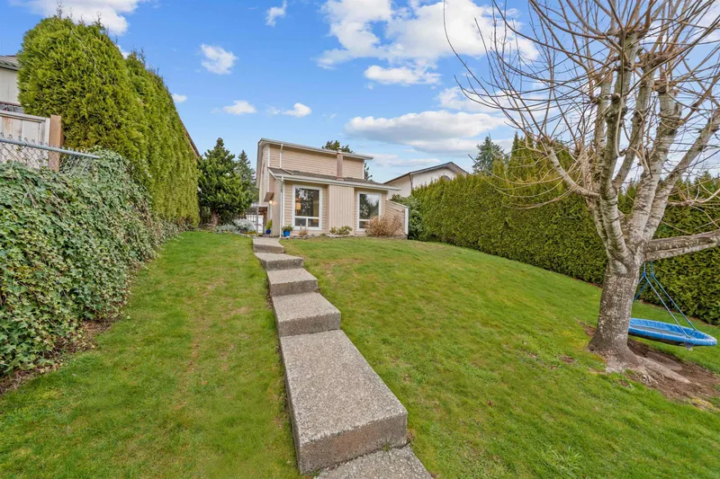 33139 MYRTLE AVENUE - photo 4 of 25