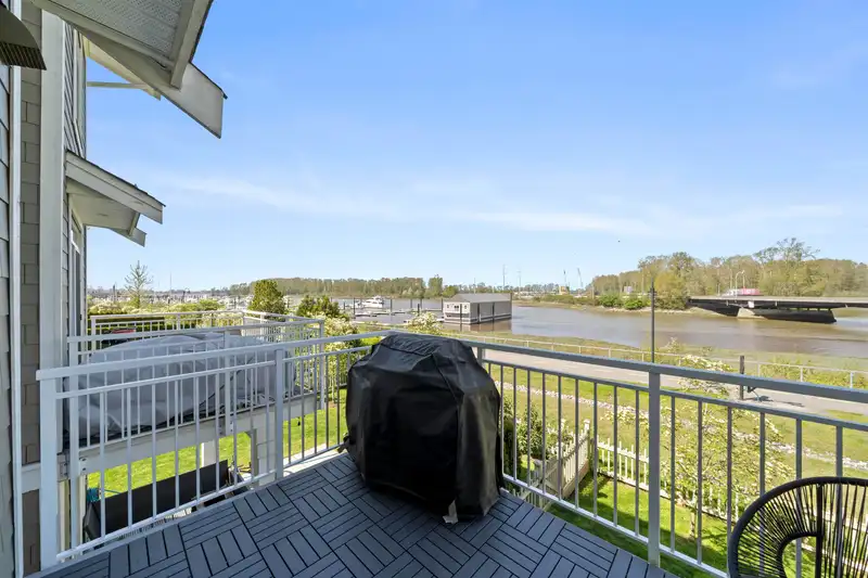 14 5551 ADMIRAL WAY - photo 1 of 40