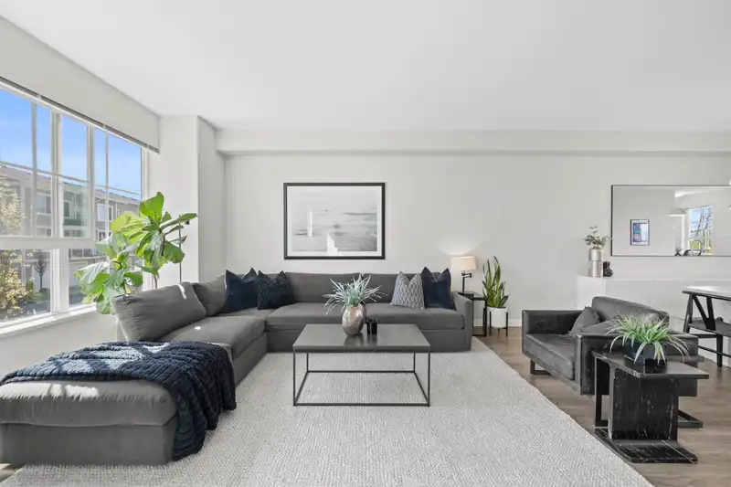 14 5551 ADMIRAL WAY - photo 2 of 40
