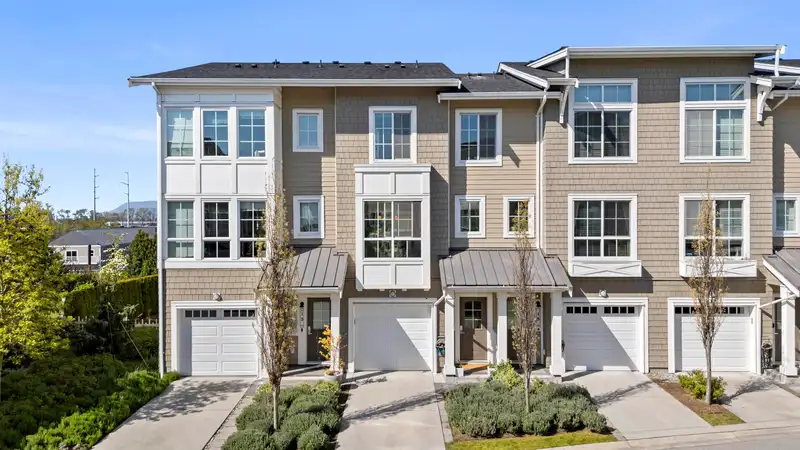 14 5551 ADMIRAL WAY - photo 3 of 40
