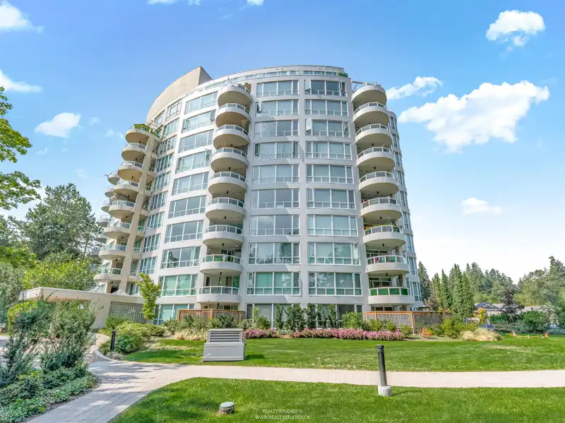 406 995 ROCHE POINT DRIVE - photo 1 of 18