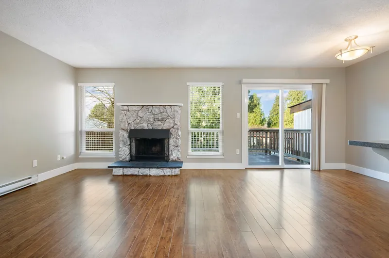 250 DAVIS CRESCENT - photo 3 of 25