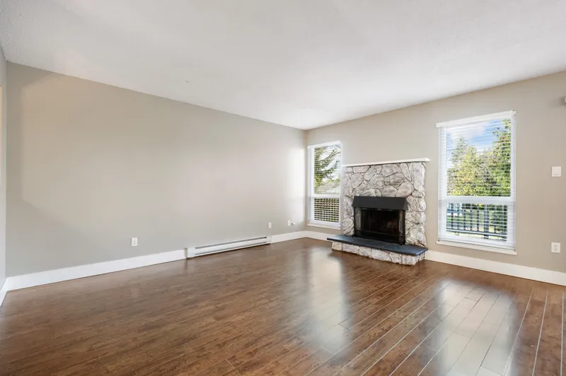 250 DAVIS CRESCENT - photo 4 of 25