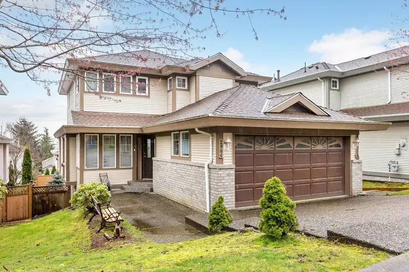 2986 PINETREE CLOSE - photo 1 of 32