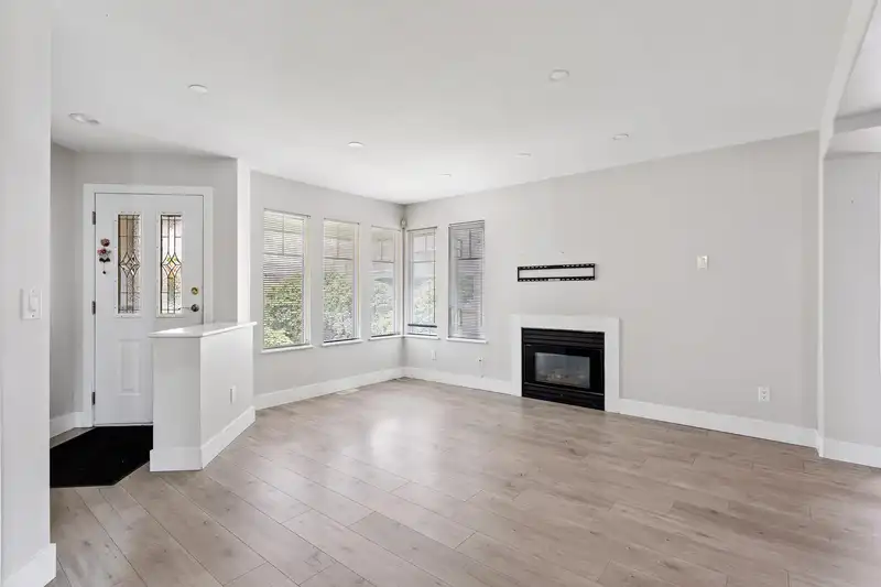 2986 PINETREE CLOSE - photo 4 of 32