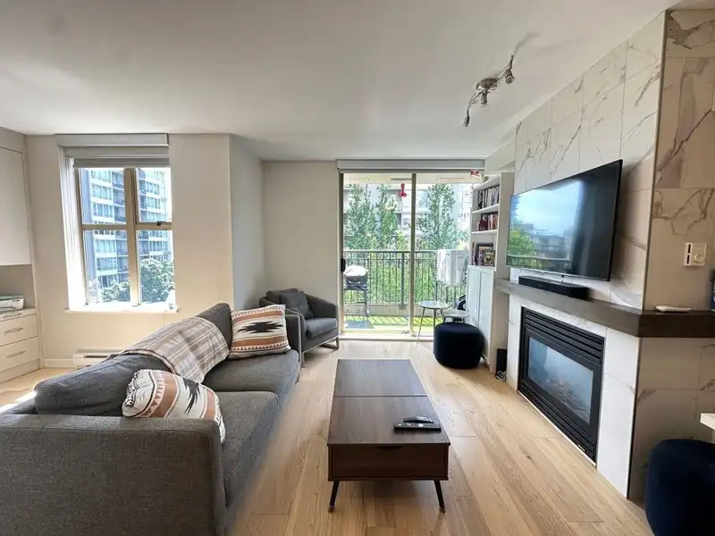 508 989 RICHARDS STREET - photo 2 of 12