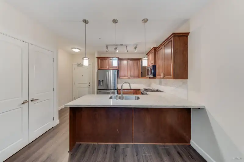 208 20325 85 AVENUE - photo 2 of 27