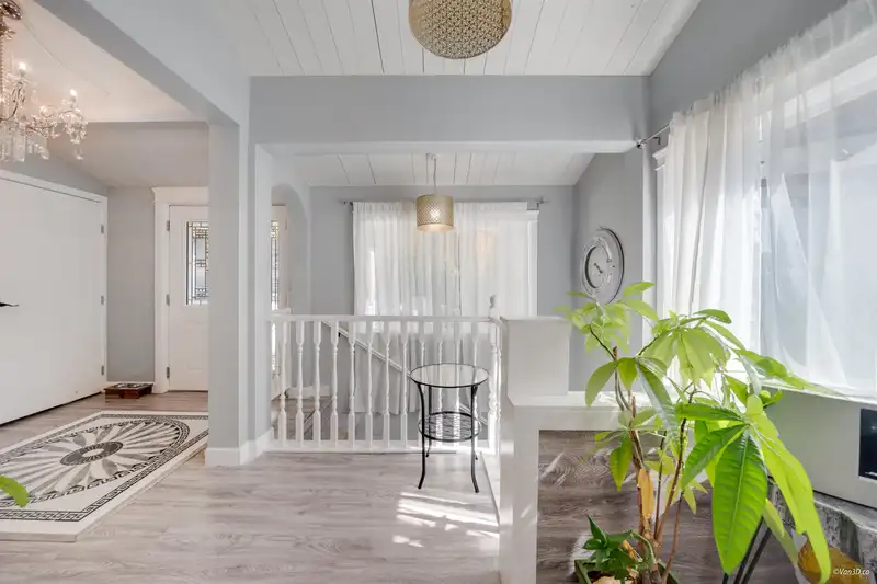 3870 EMERALD DRIVE - photo 4 of 40